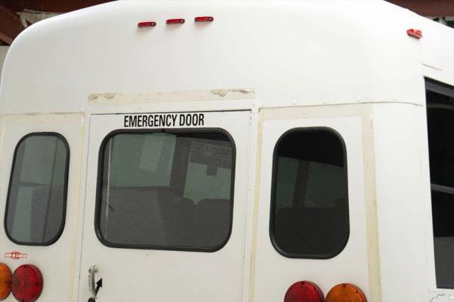 2004 Chevrolet Express Cutaway Base w/C7L/C7N
