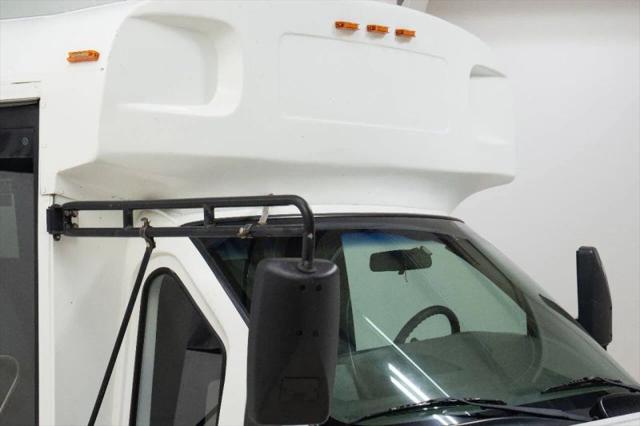 2004 Chevrolet Express Cutaway Base w/C7L/C7N