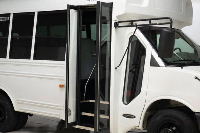 2004 Chevrolet Express Cutaway Base w/C7L/C7N