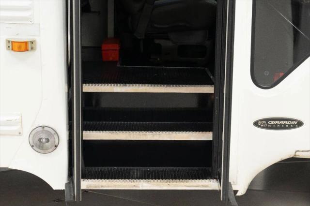 2004 Chevrolet Express Cutaway Base w/C7L/C7N