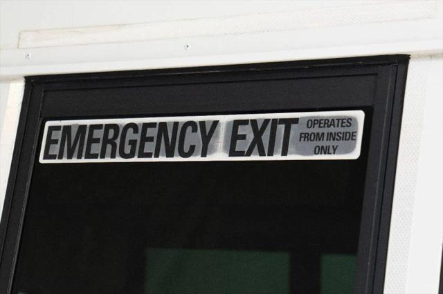 2004 Chevrolet Express Cutaway Base w/C7L/C7N