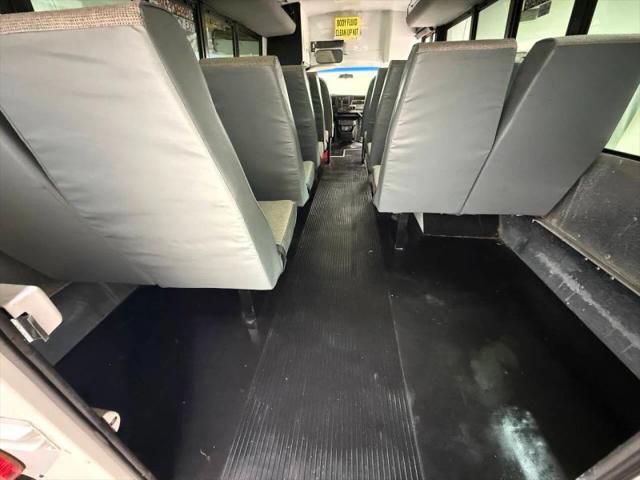 2004 Chevrolet Express Cutaway Base w/C7L/C7N