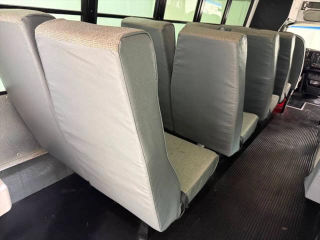 2004 Chevrolet Express Cutaway Base w/C7L/C7N