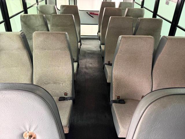 2004 Chevrolet Express Cutaway Base w/C7L/C7N