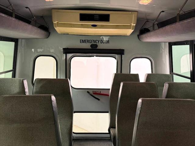 2004 Chevrolet Express Cutaway Base w/C7L/C7N