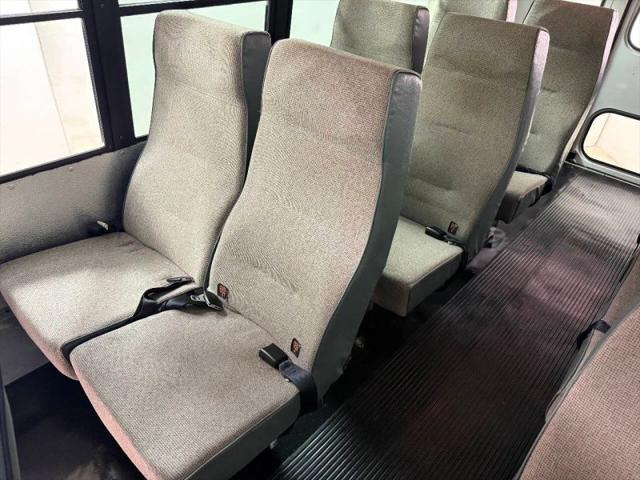 2004 Chevrolet Express Cutaway Base w/C7L/C7N