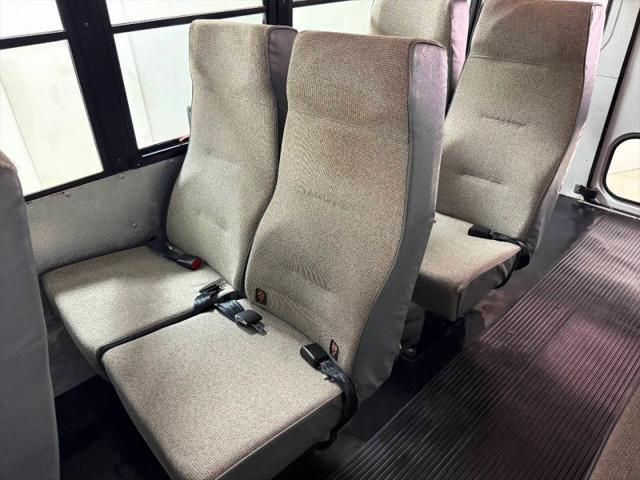 2004 Chevrolet Express Cutaway Base w/C7L/C7N