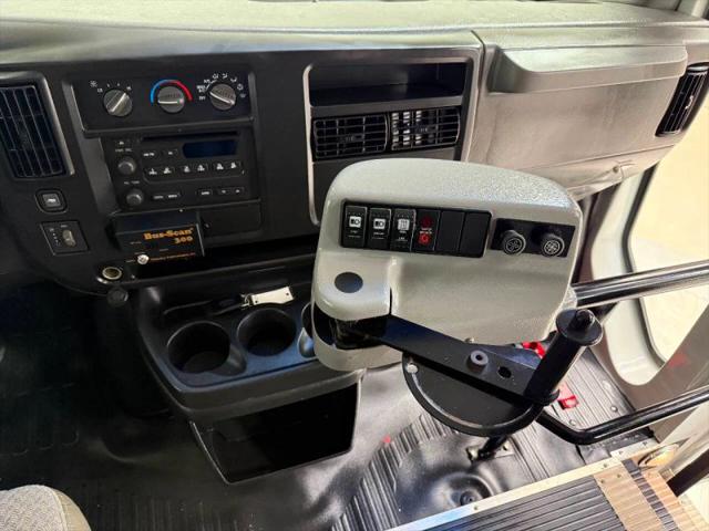 2004 Chevrolet Express Cutaway Base w/C7L/C7N