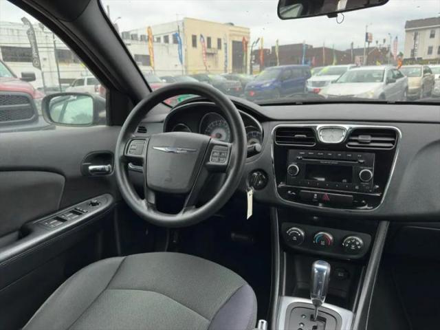 2012 Chrysler 200 LX
