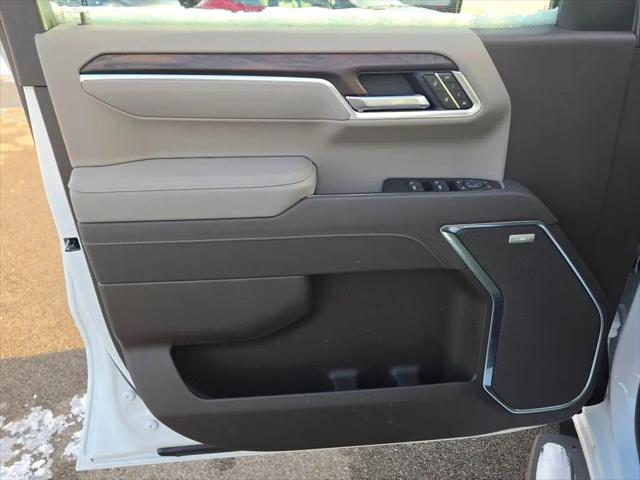 2025 GMC Sierra 1500 4WD Crew Cab Short Box SLT