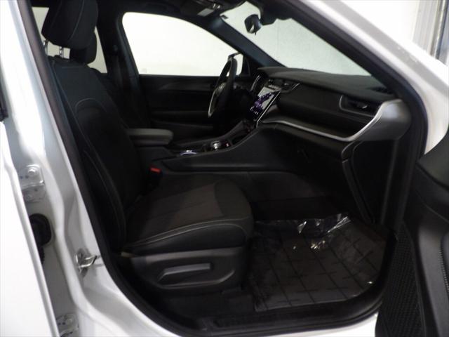 2024 Jeep Grand Cherokee L Laredo 4x4
