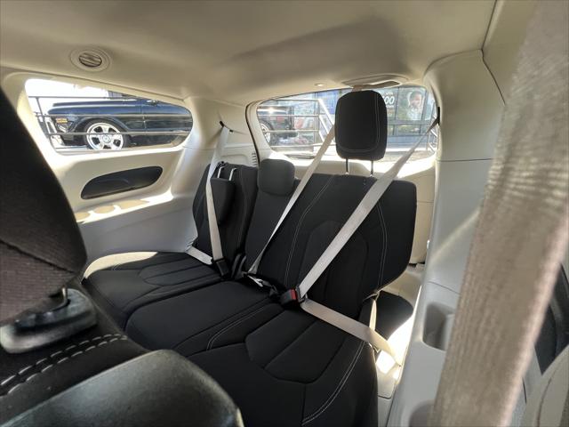 2023 Chrysler Voyager LX