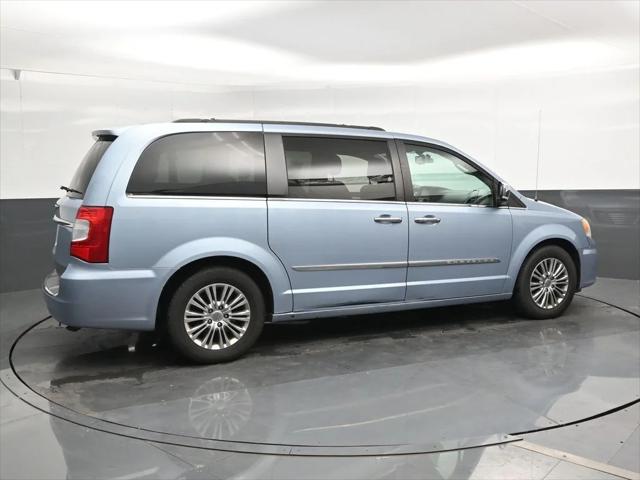 2013 Chrysler Town and Country Touring-L