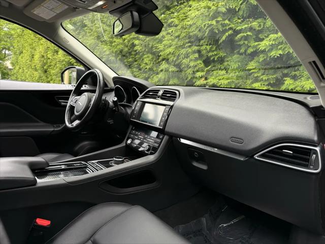 2018 Jaguar F-PACE 25t Premium