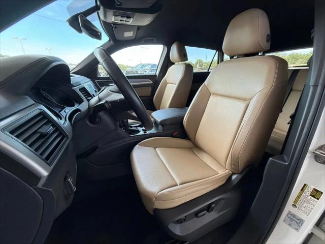 2020 Volkswagen Atlas Cross Sport 3.6L V6 SE w/Technology R-Line