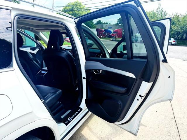 2016 Volvo XC90 T6 Momentum