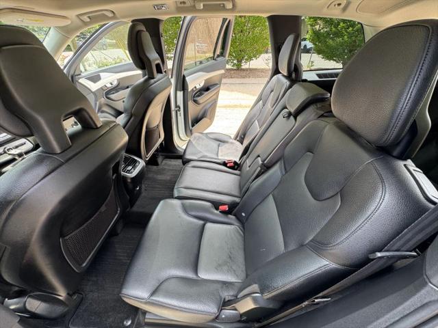 2016 Volvo XC90 T6 Momentum