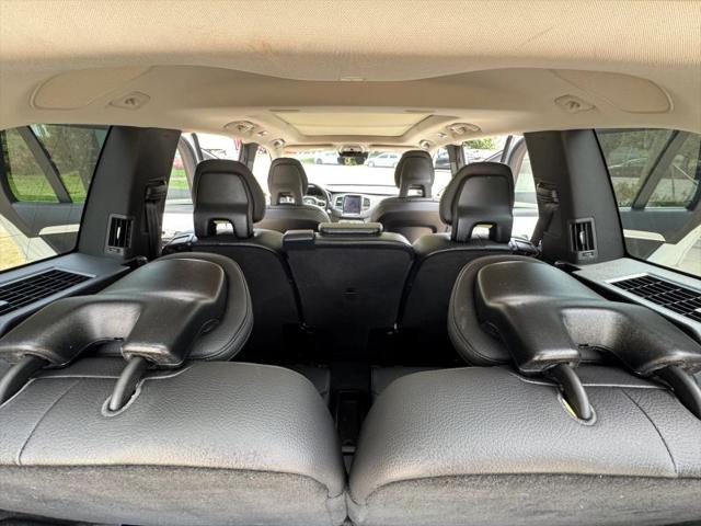 2016 Volvo XC90 T6 Momentum