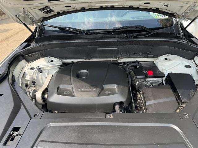 2016 Volvo XC90 T6 Momentum