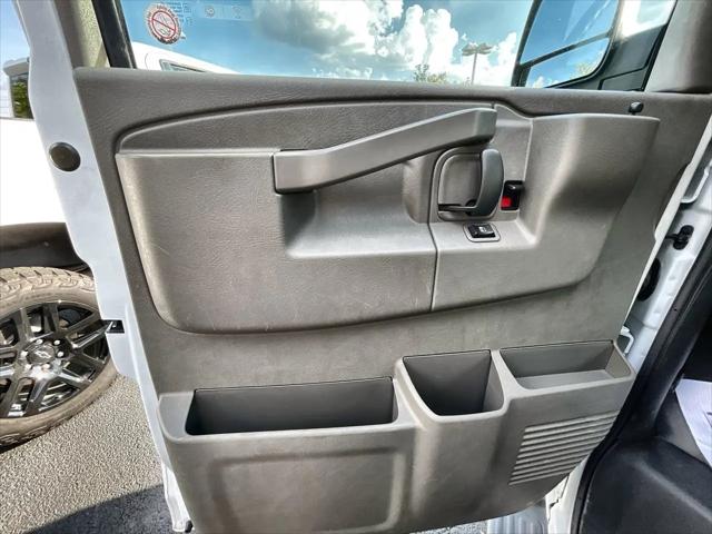 2022 Chevrolet Express Passenger RWD 3500 Extended Wheelbase LS