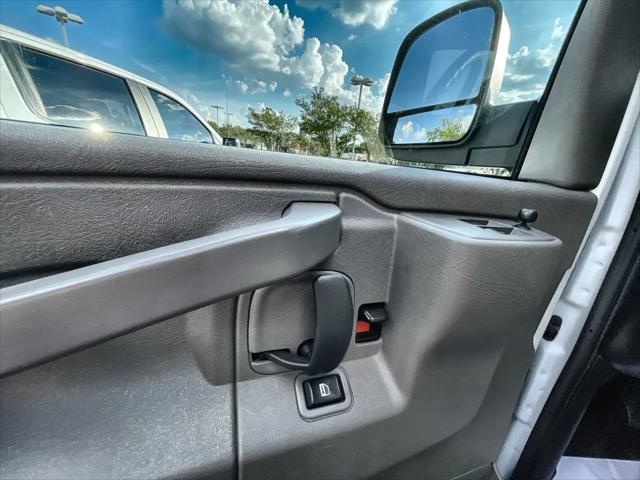 2022 Chevrolet Express Passenger RWD 3500 Extended Wheelbase LS