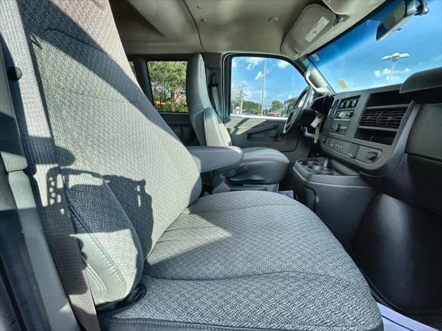2022 Chevrolet Express Passenger RWD 3500 Extended Wheelbase LS