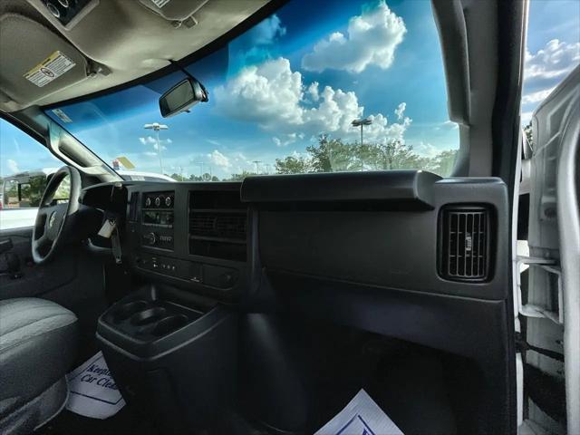 2022 Chevrolet Express Passenger RWD 3500 Extended Wheelbase LS