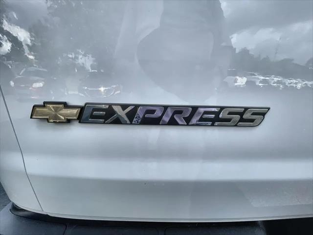 2022 Chevrolet Express Passenger RWD 3500 Extended Wheelbase LS