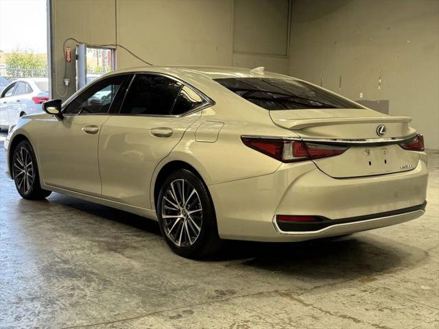 2023 Lexus ES 300h 300h