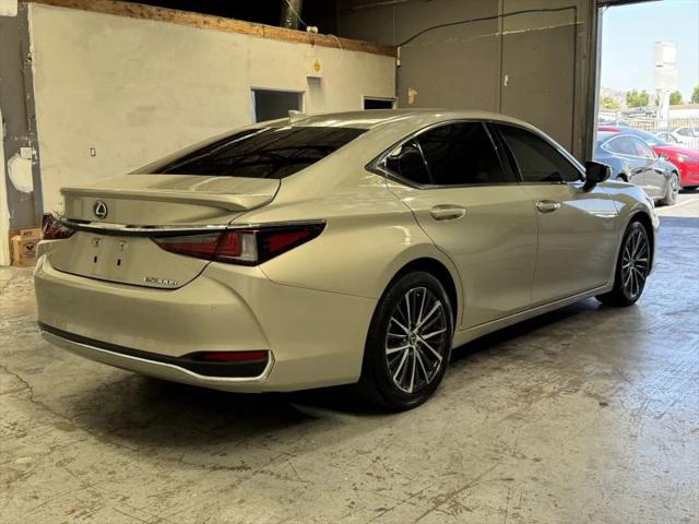 2023 Lexus ES 300h 300h