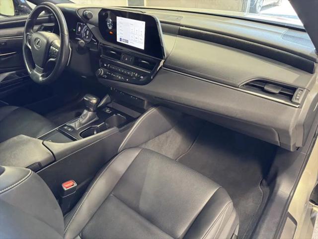 2023 Lexus ES 300h 300h