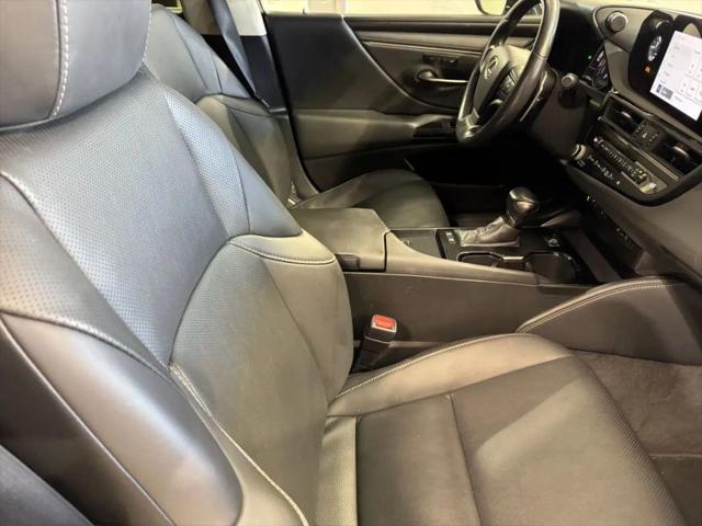 2023 Lexus ES 300h 300h
