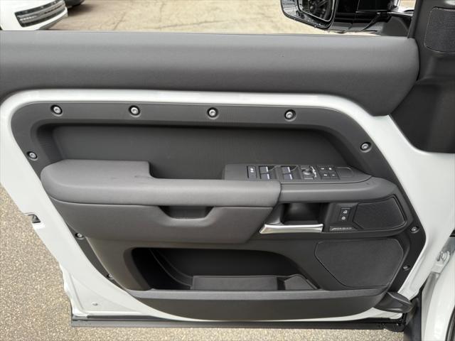 2025 Land Rover Defender 110 P400 S
