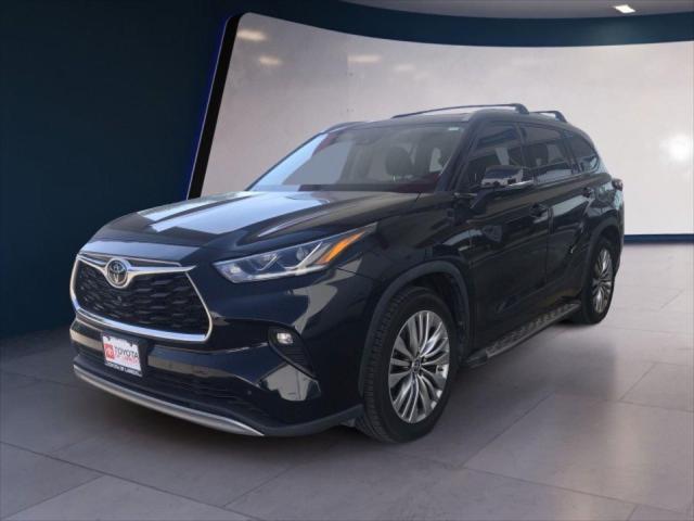 2022 Toyota Highlander Platinum's photo