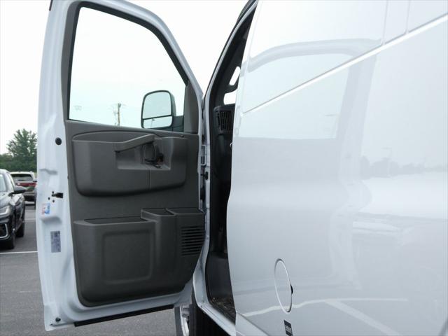 2025 GMC Savana Cargo RWD 3500 Regular Wheelbase Work Van