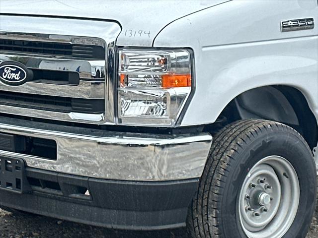 2026 Ford E-350 Cutaway Base Cutaway