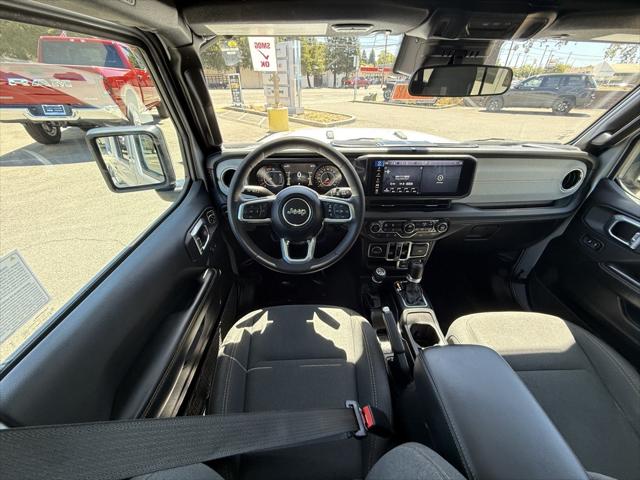 2024 Jeep Wrangler 4-Door Sahara 4x4