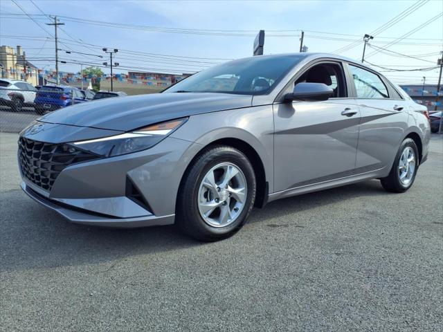 2022 Hyundai Elantra SE