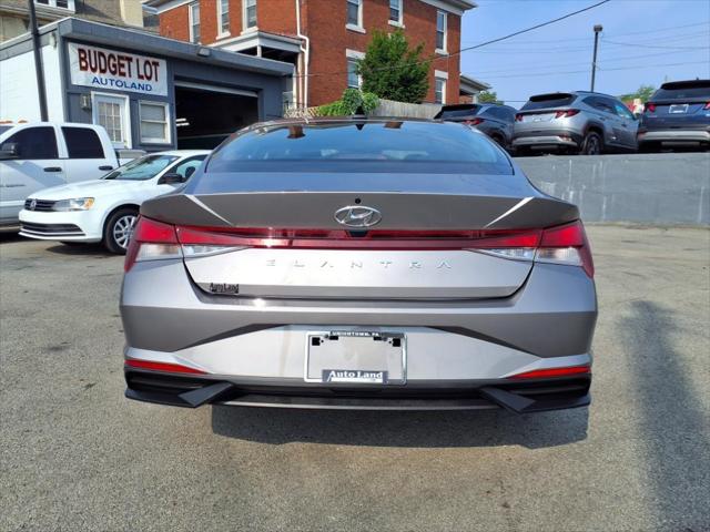 2022 Hyundai Elantra SE