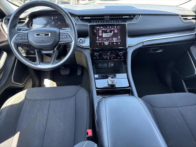 2022 Jeep Grand Cherokee L Laredo 4x4