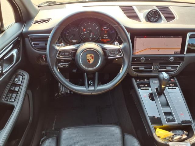 2023 Porsche Macan Base (PDK)