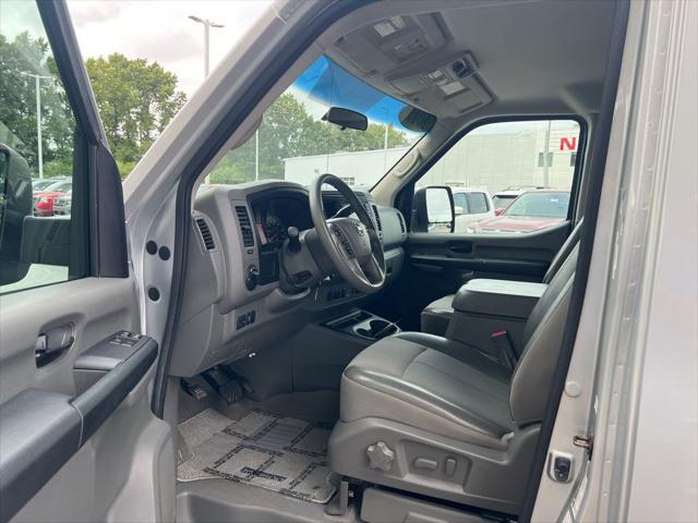 2017 Nissan NV Passenger NV3500 HD SV V6