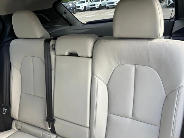 2026 Volvo XC40 Plus, B5 AWD Gas (mild hybrid), Dark