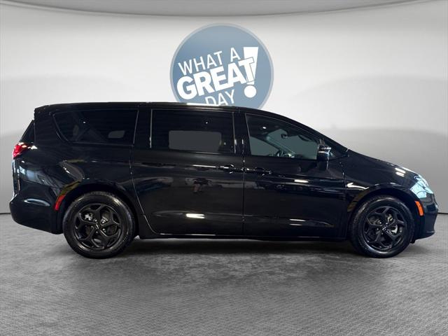 2023 Chrysler Pacifica Hybrid Touring L