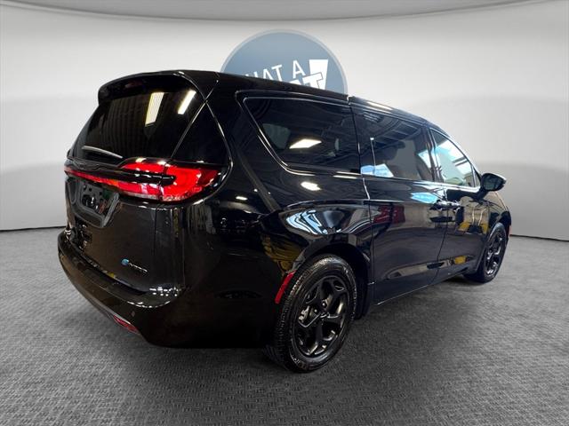 2023 Chrysler Pacifica Hybrid Touring L