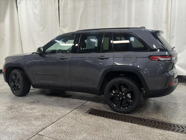 2022 Jeep Grand Cherokee Altitude 4x4 2022 Jeep Grand Cherokee Altitude 4x4