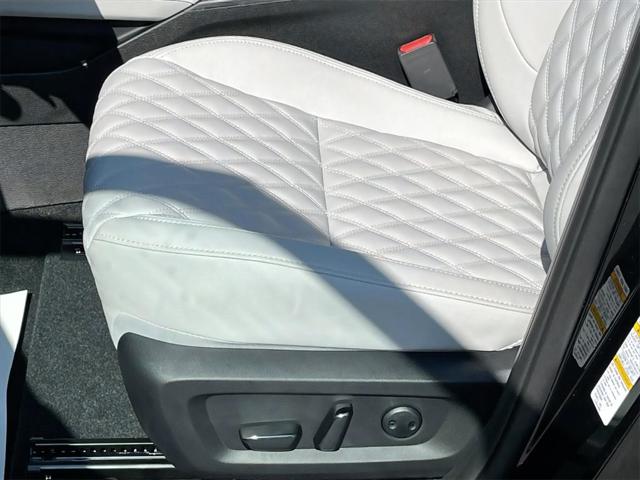 2025 Mitsubishi Outlander PHEV PLATINUM EDITION S-AWC