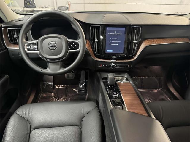 2023 Volvo XC60 Recharge T8 Plus Dark Theme