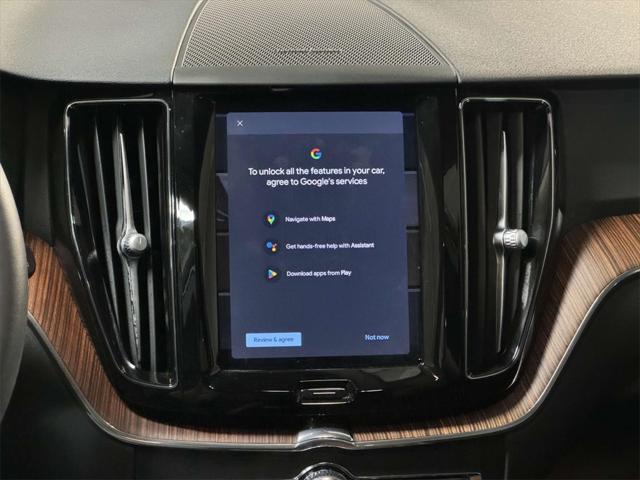 2023 Volvo XC60 Recharge T8 Plus Dark Theme
