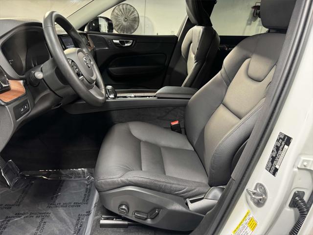 2023 Volvo XC60 Recharge T8 Plus Dark Theme